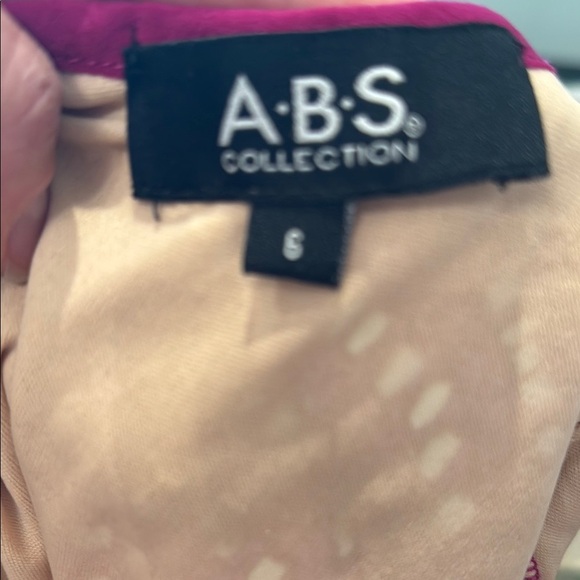 Vibrant Pink Mini Dress with Sleek Design - Picture 3 of 3